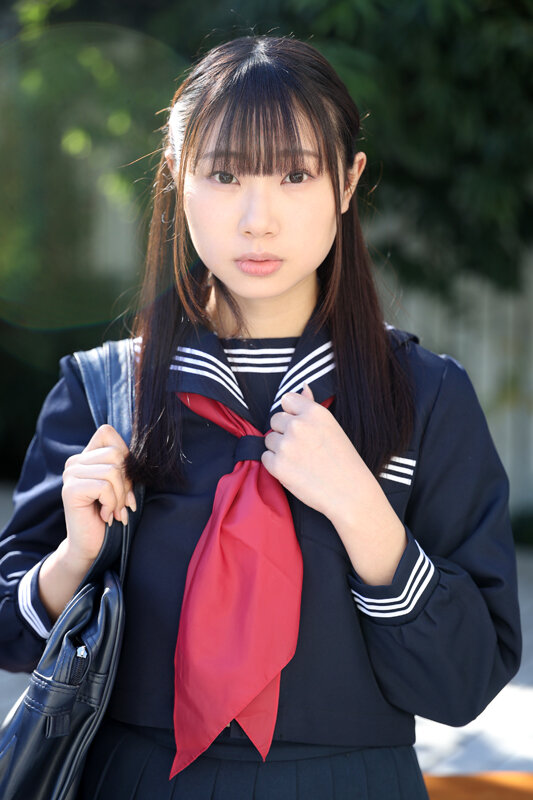 大崎恵美『純系ラビリンス』:可憐な素顔とナチュラルな肢体の魅力